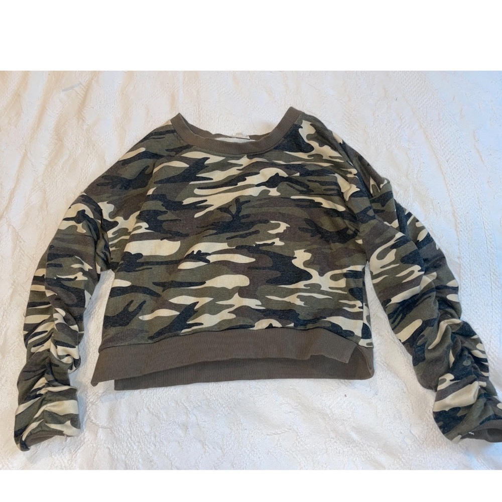 Long sleeve camo top